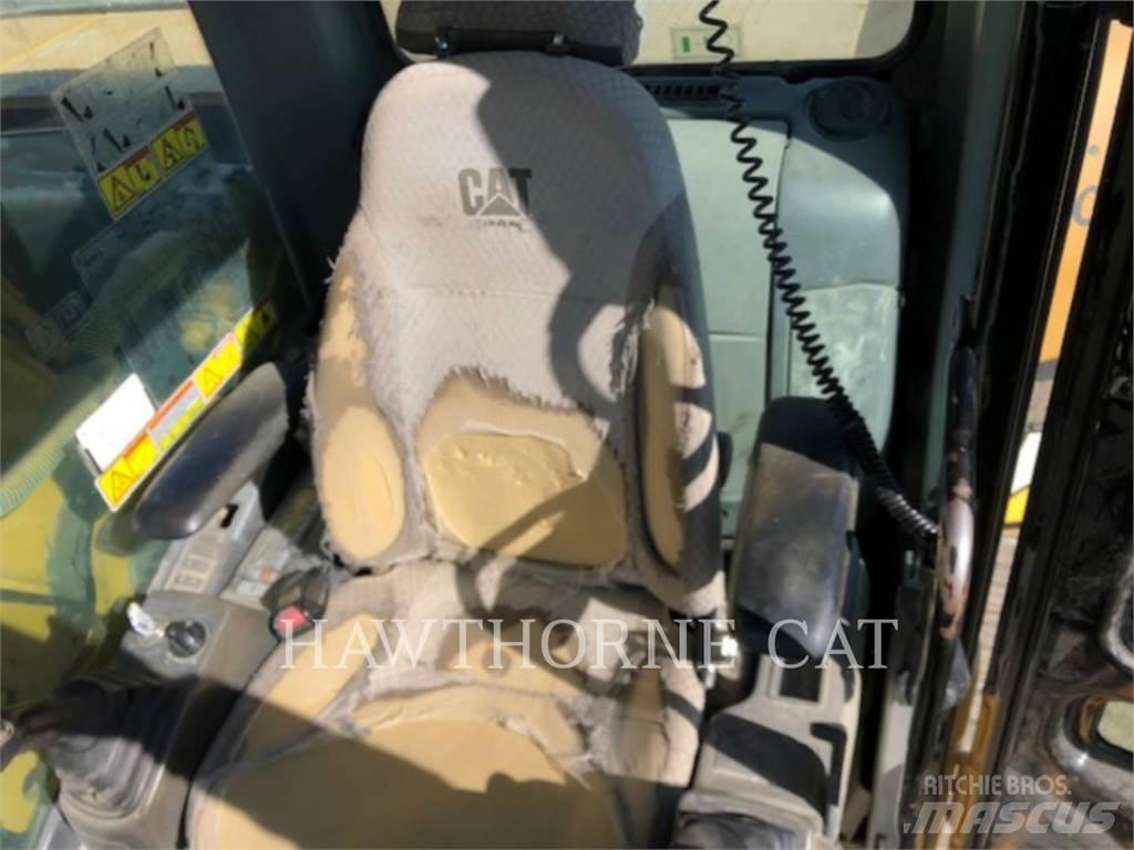 CAT 324D L حفارات زحافة