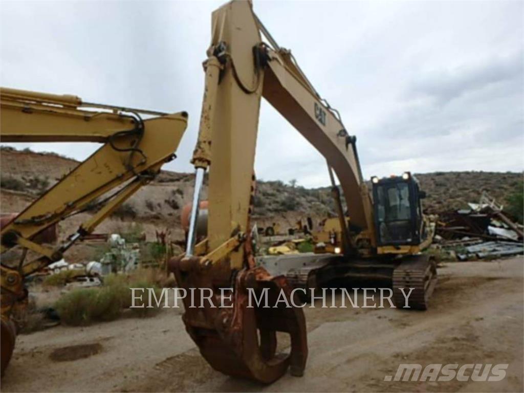 CAT 325 حفارات زحافة