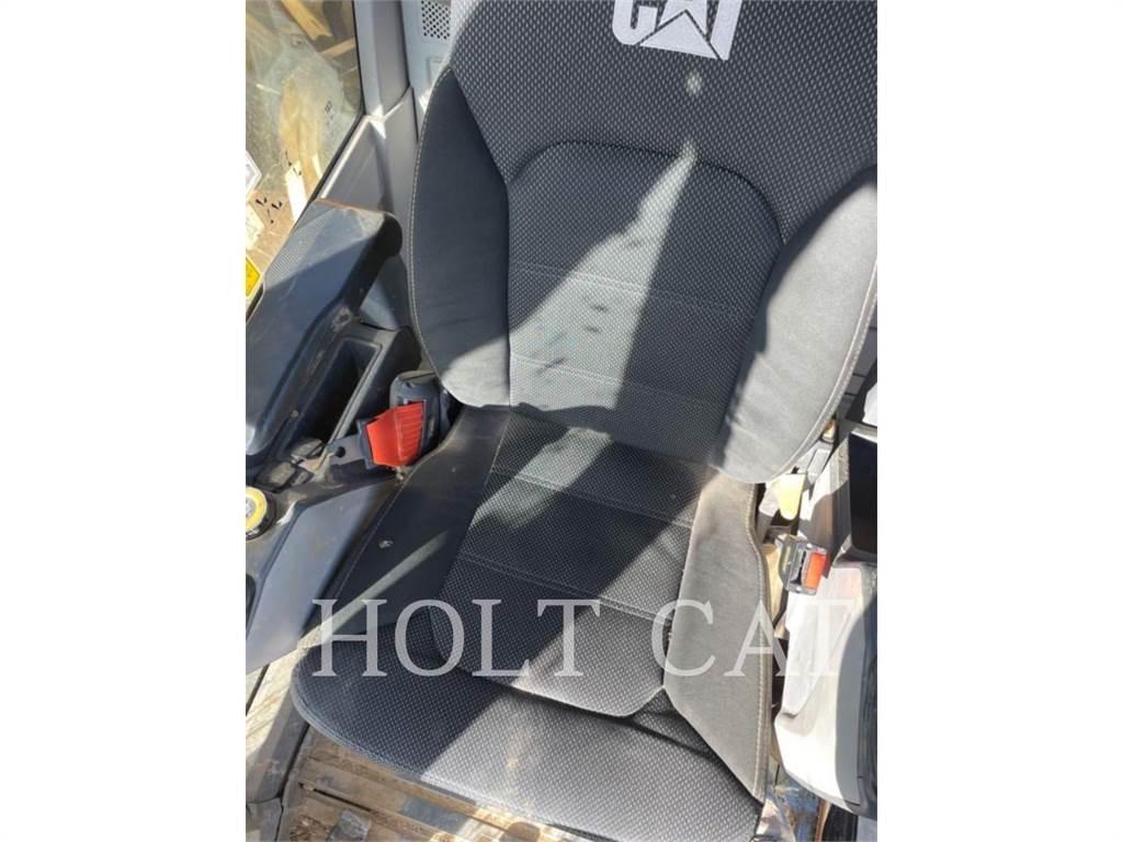 CAT 325 TC حفارات زحافة