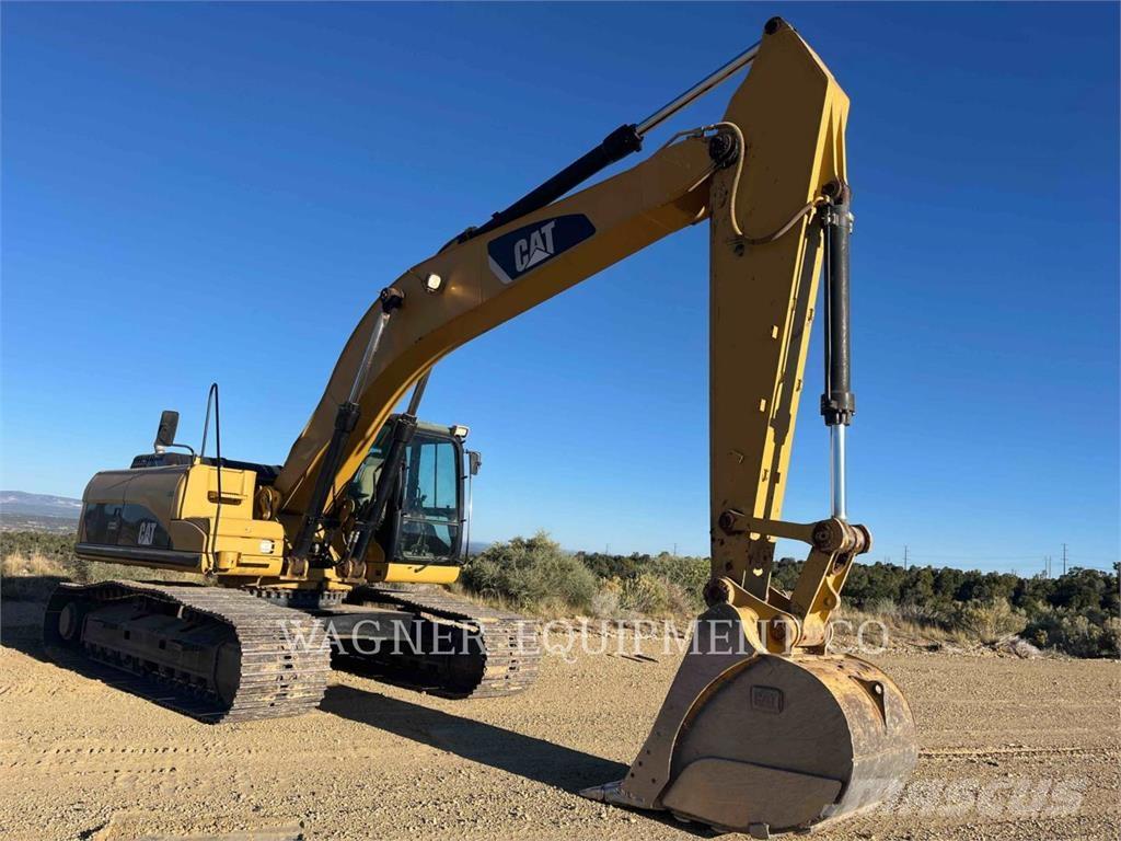 CAT 325DL حفارات زحافة