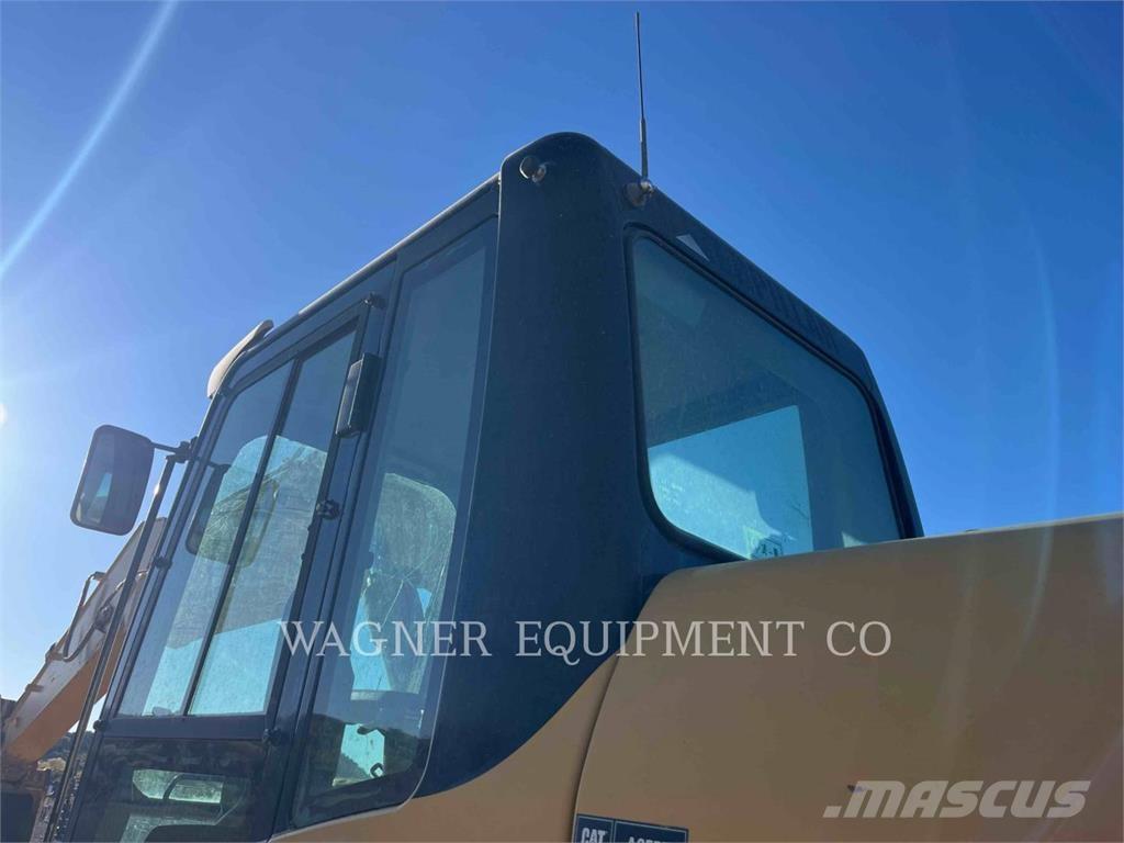 CAT 325DL حفارات زحافة