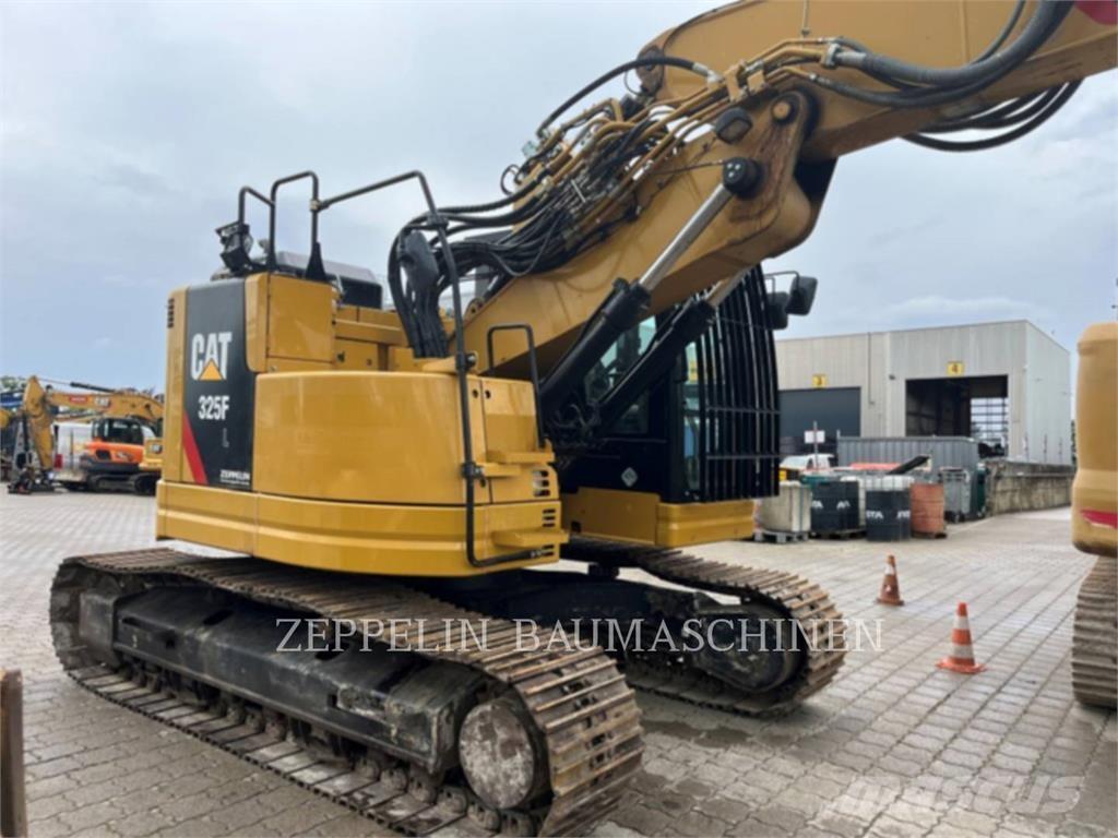 CAT 325FL حفارات زحافة