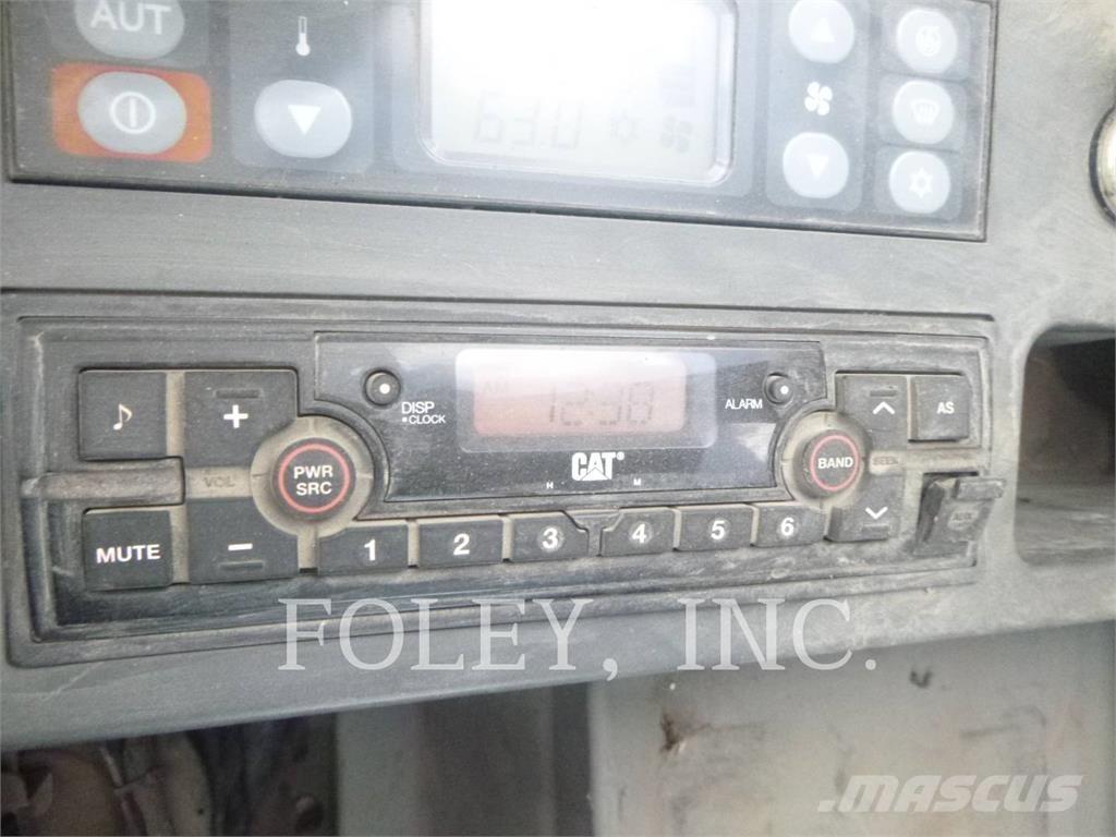 CAT 325FLCR حفارات زحافة