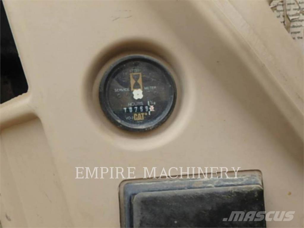 CAT 325L حفارات زحافة