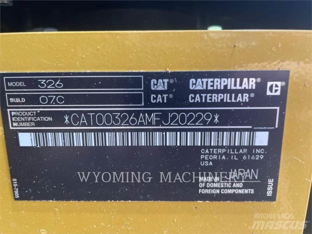 CAT 326 حفارات زحافة