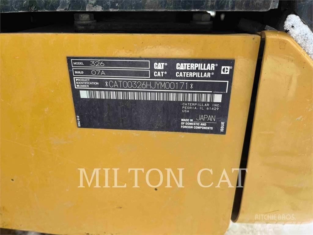 CAT 326 حفارات زحافة