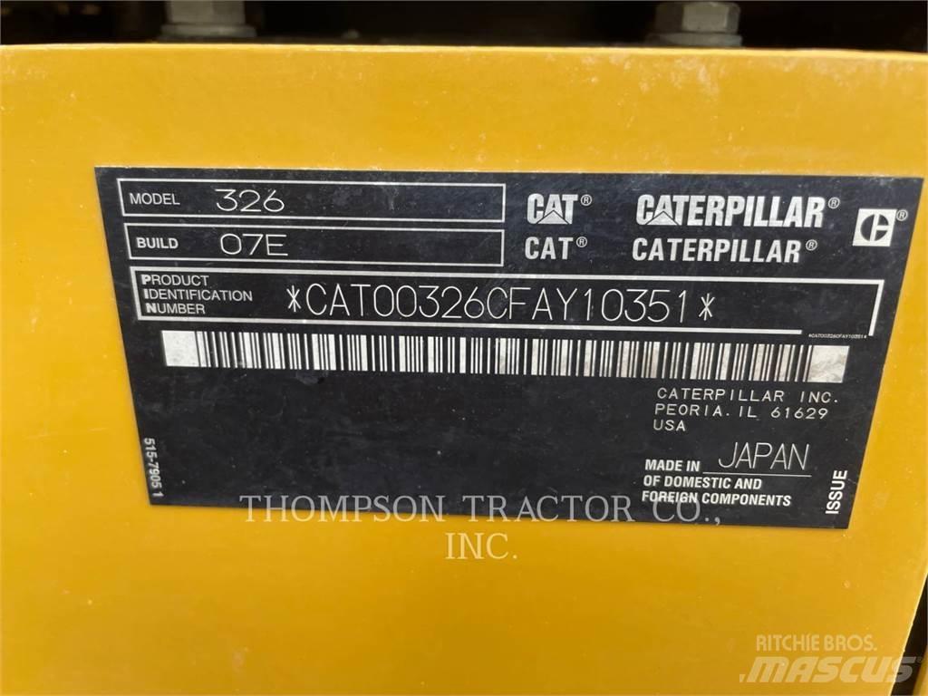 CAT 326 حفارات زحافة