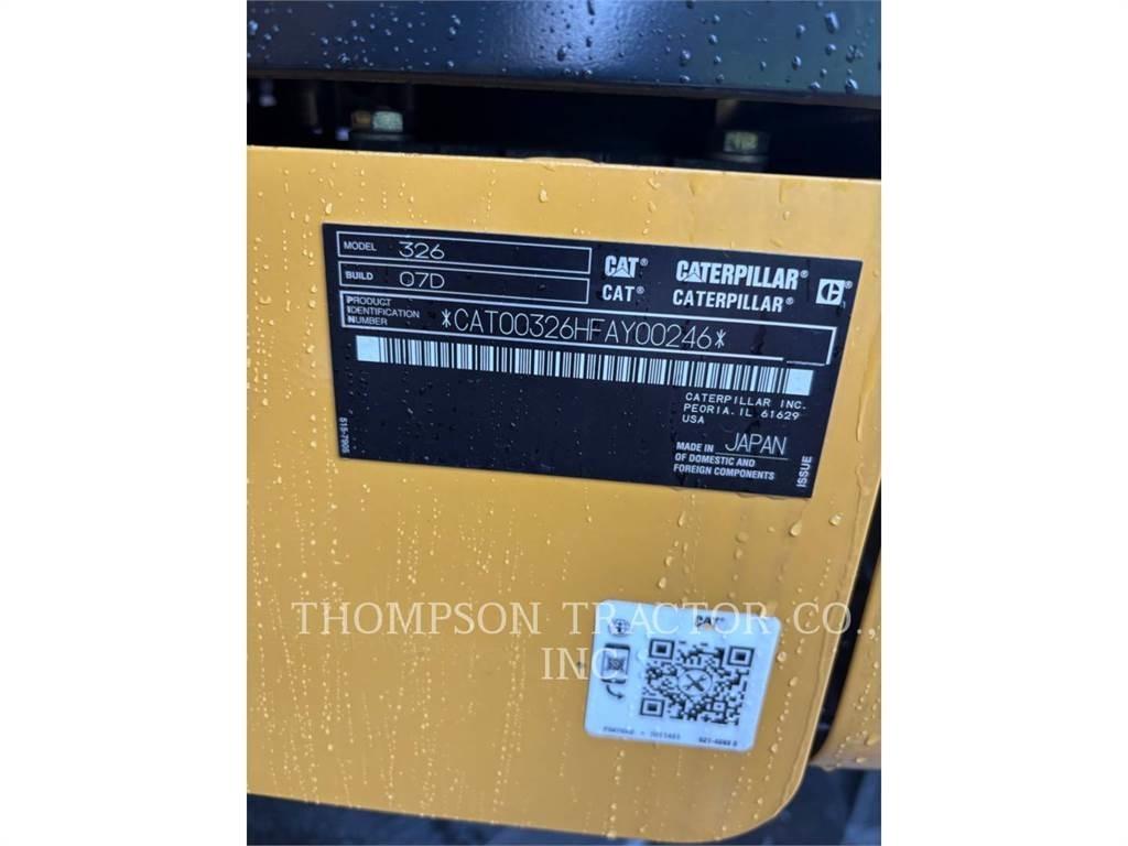 CAT 326 حفارات زحافة