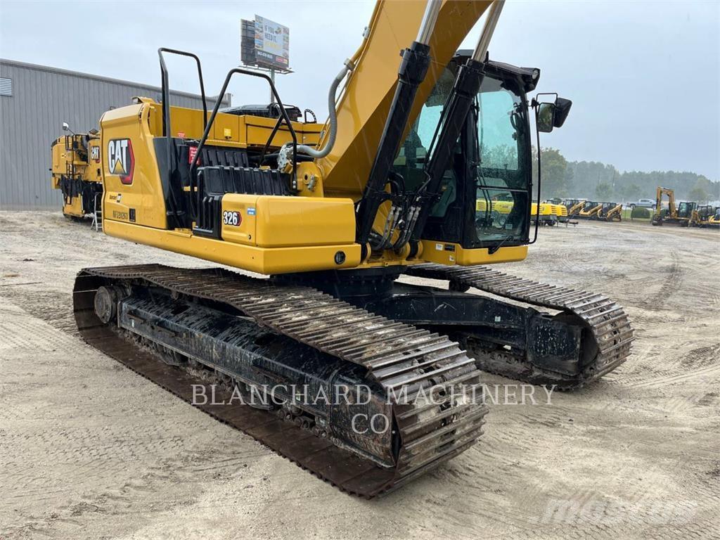 CAT 326 حفارات زحافة