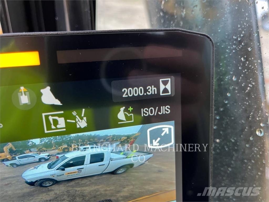 CAT 326 حفارات زحافة