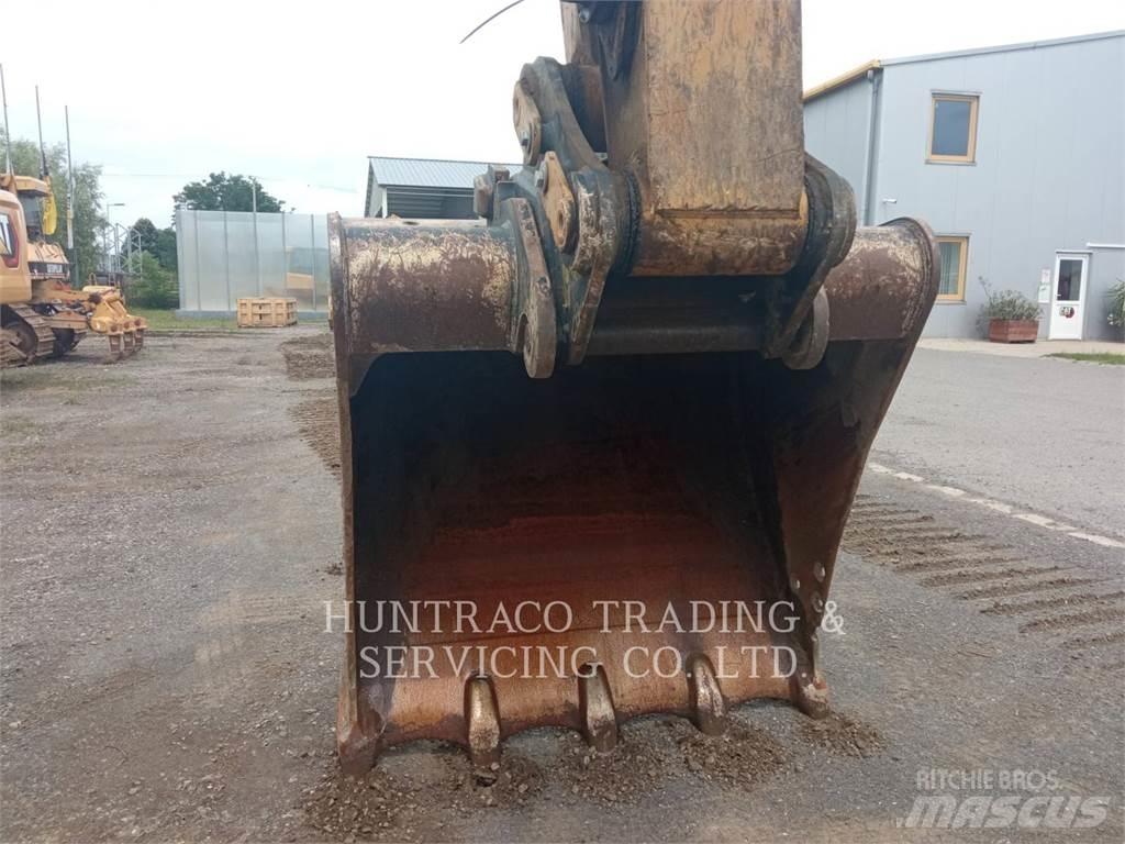 CAT 326-07 حفارات زحافة