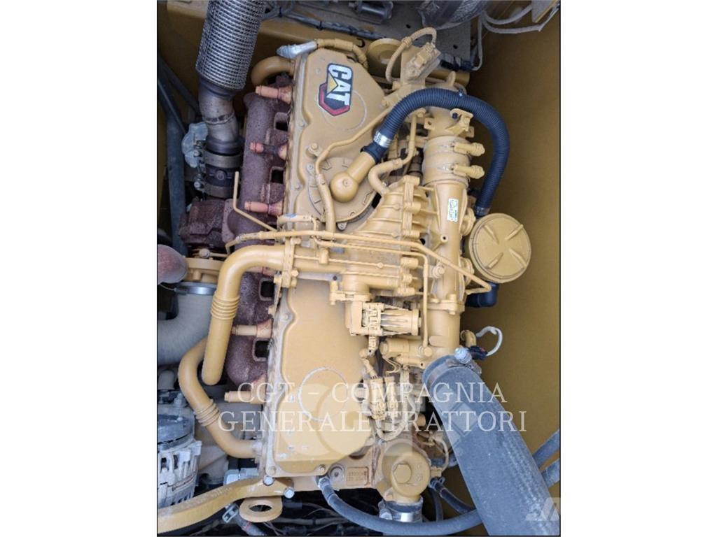 CAT 326 NG حفارات زحافة