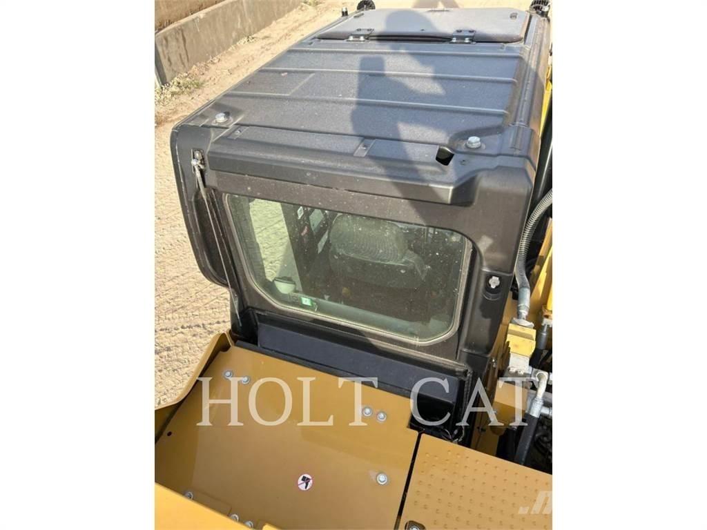 CAT 326 TC حفارات زحافة