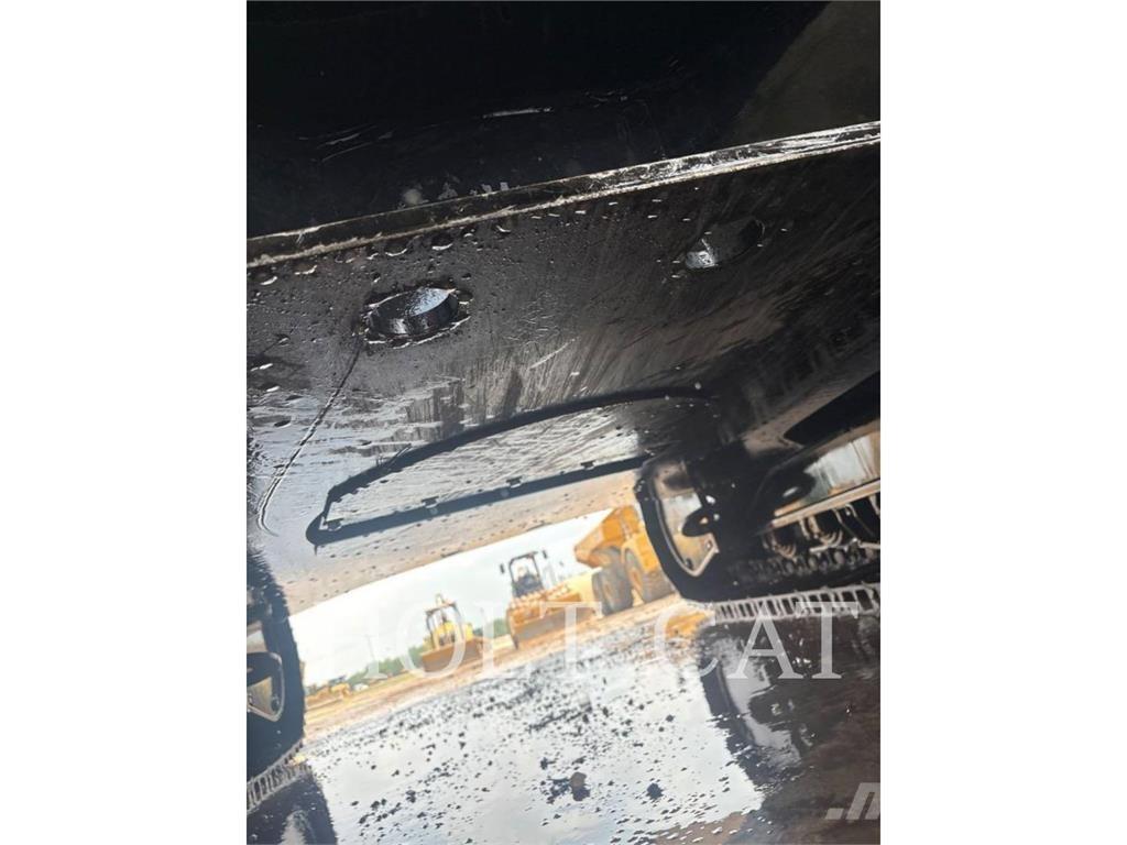 CAT 326 TC حفارات زحافة