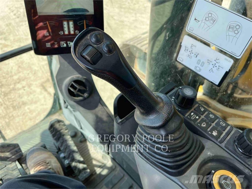CAT 32607 حفارات زحافة