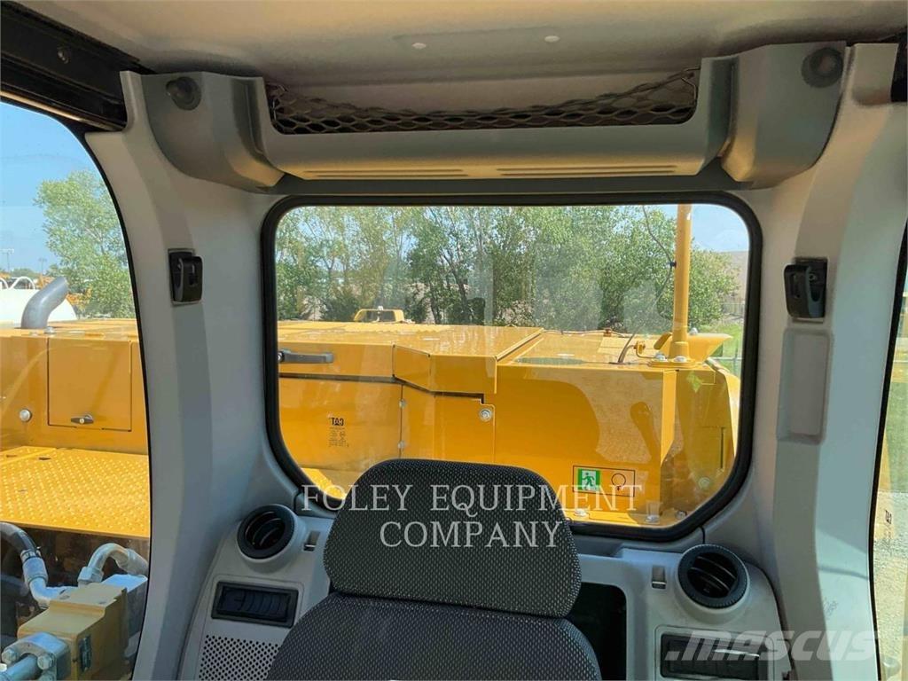 CAT 326079X حفارات زحافة