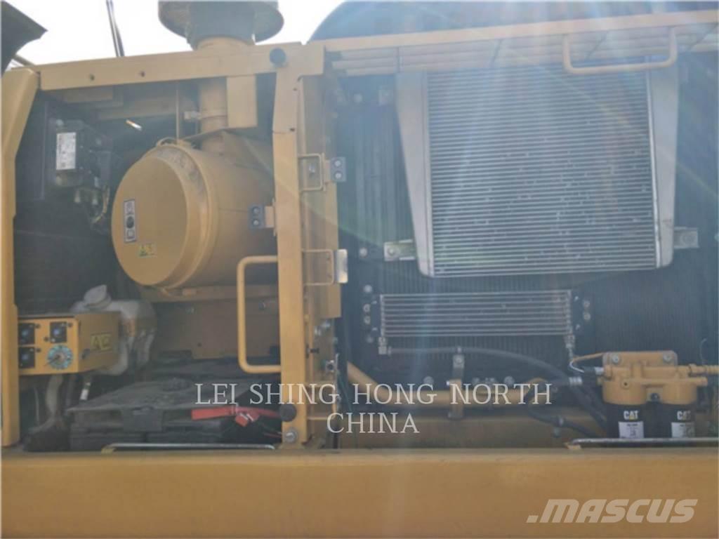 CAT 326D2L حفارات زحافة