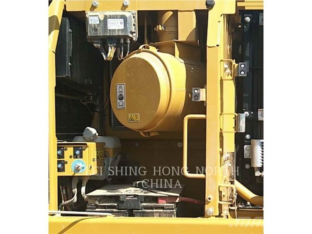 CAT 326D2L حفارات زحافة
