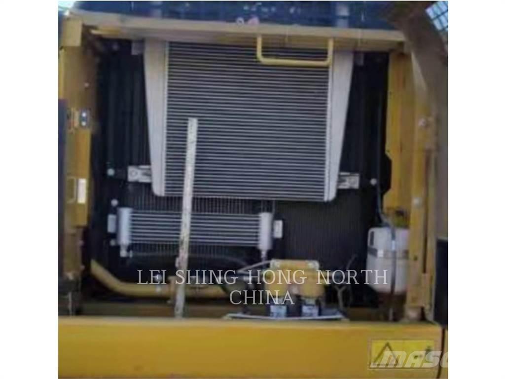 CAT 326D2L حفارات زحافة