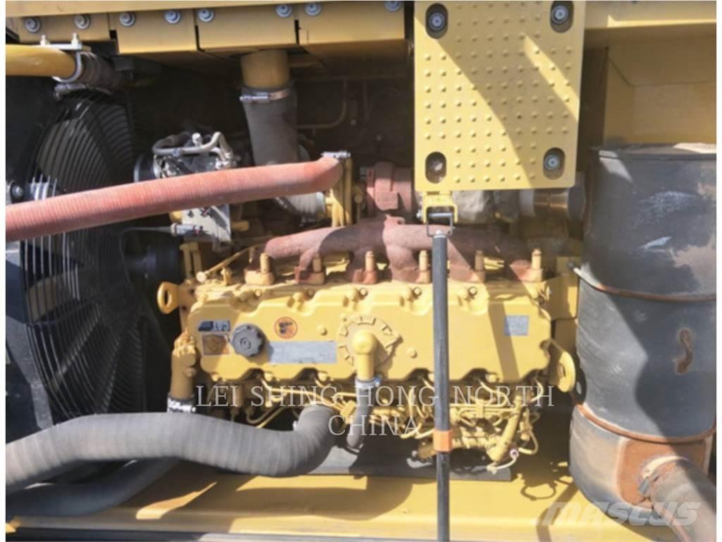 CAT 326D2L حفارات زحافة