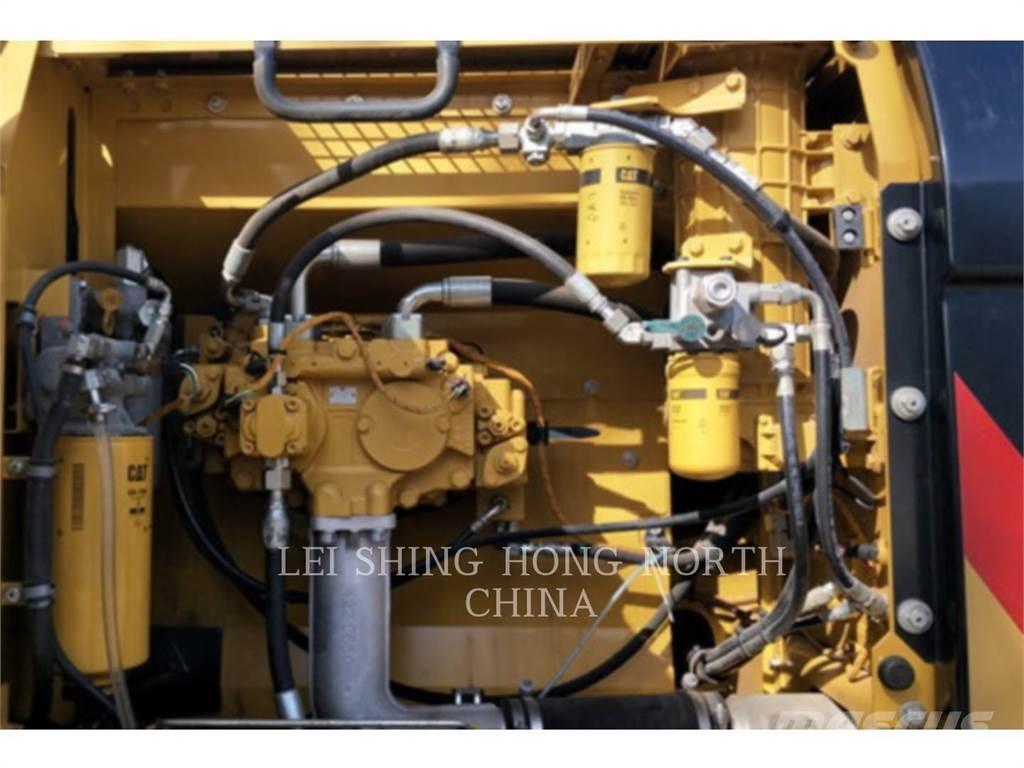 CAT 326D2L حفارات زحافة