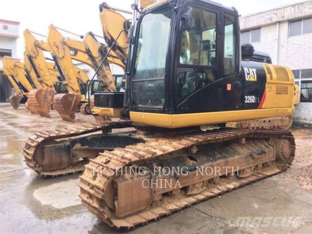 CAT 326D2L حفارات زحافة
