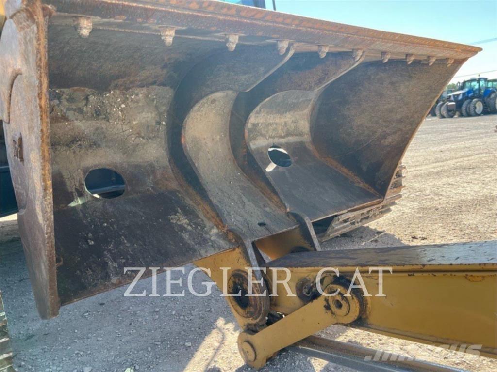 CAT 326F حفارات زحافة