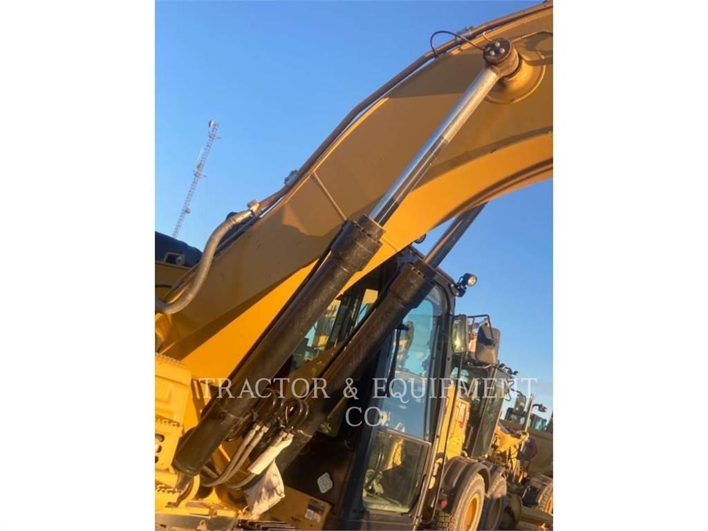 CAT 326F L حفارات زحافة