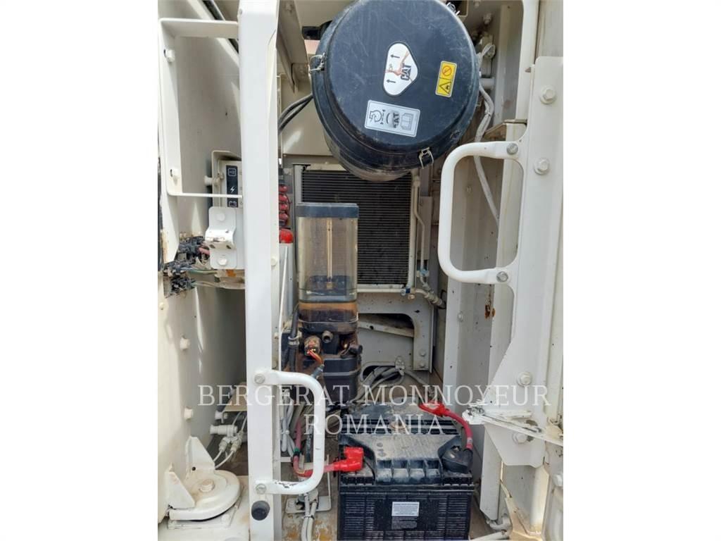 CAT 326FL حفارات زحافة