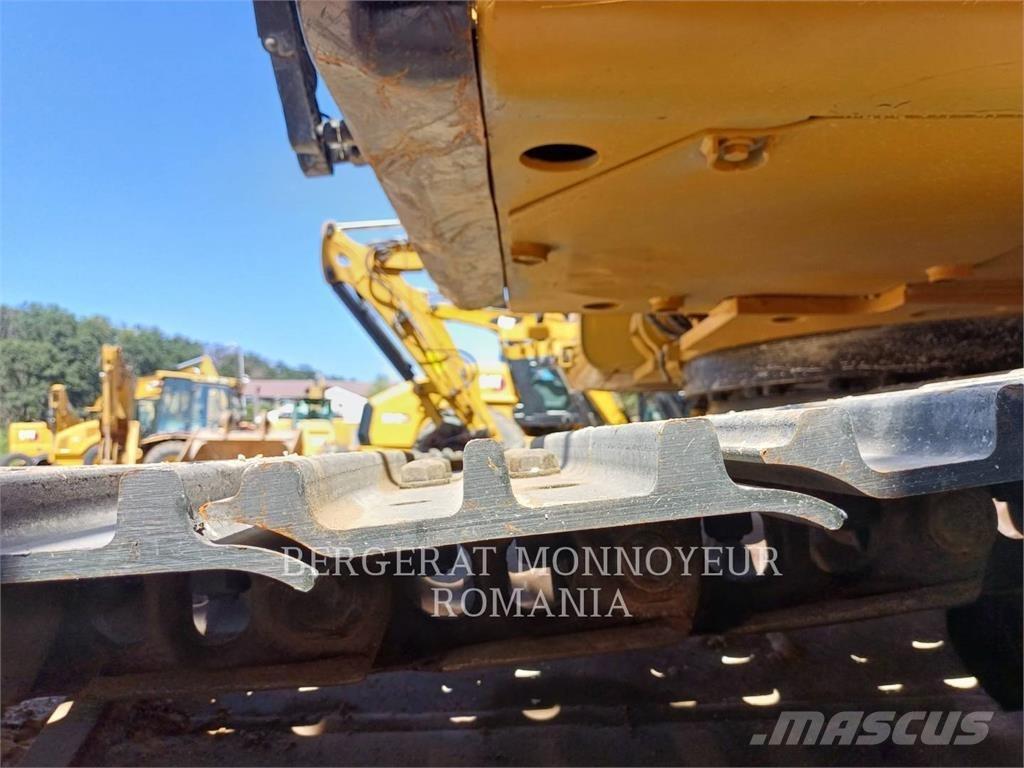 CAT 326FL حفارات زحافة