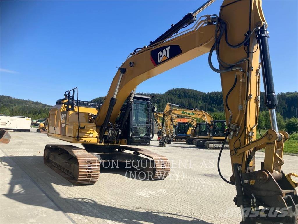 CAT 326FL حفارات زحافة