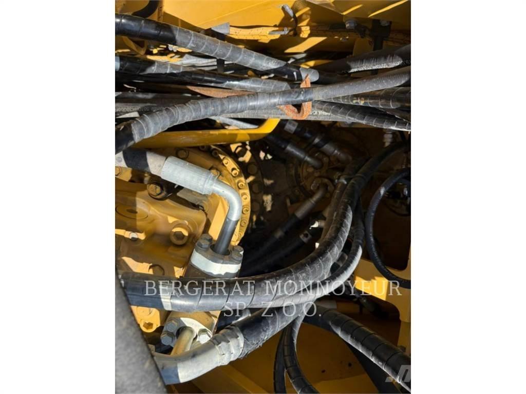 CAT 326FL حفارات زحافة