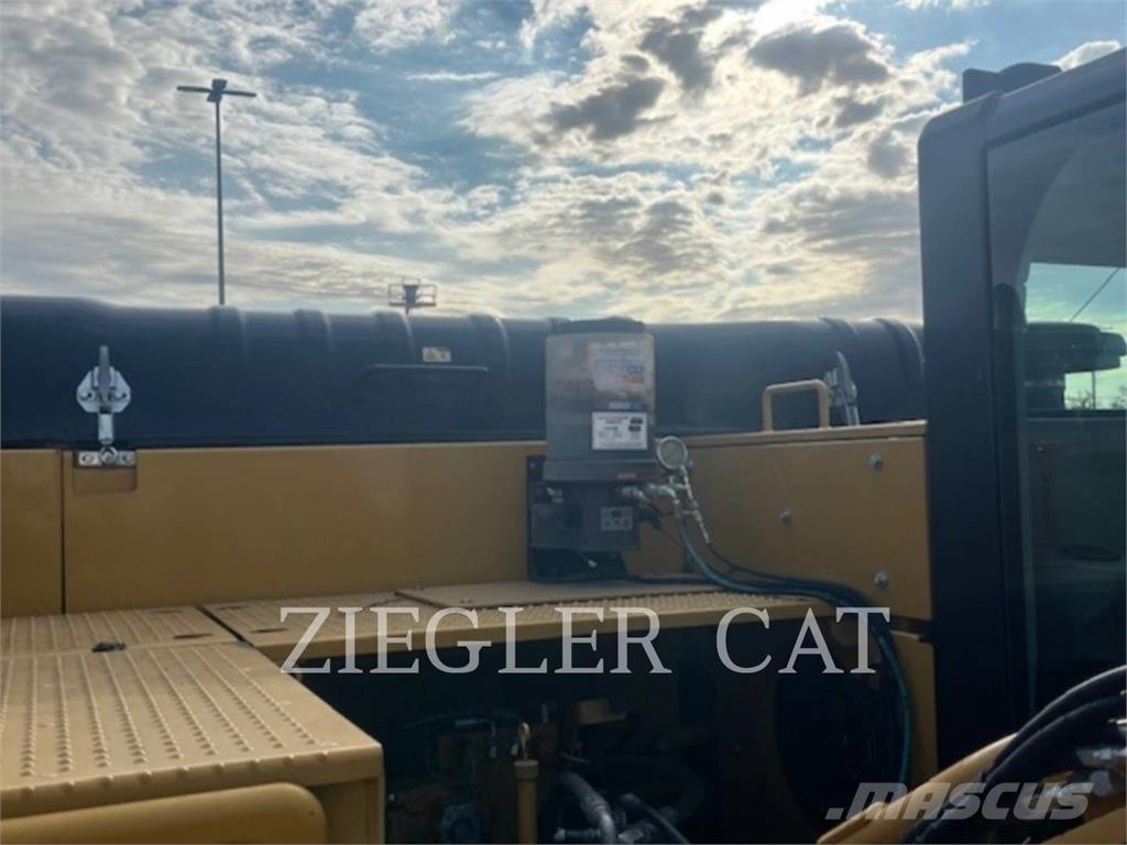 CAT 326FL حفارات زحافة