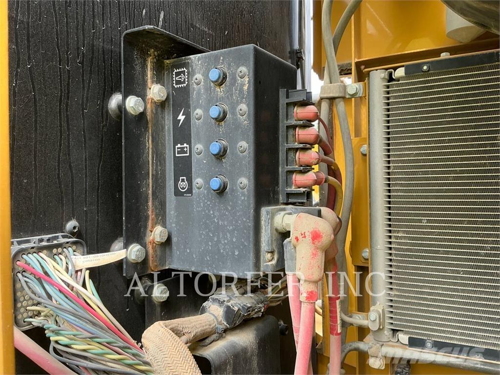 CAT 326FL حفارات زحافة