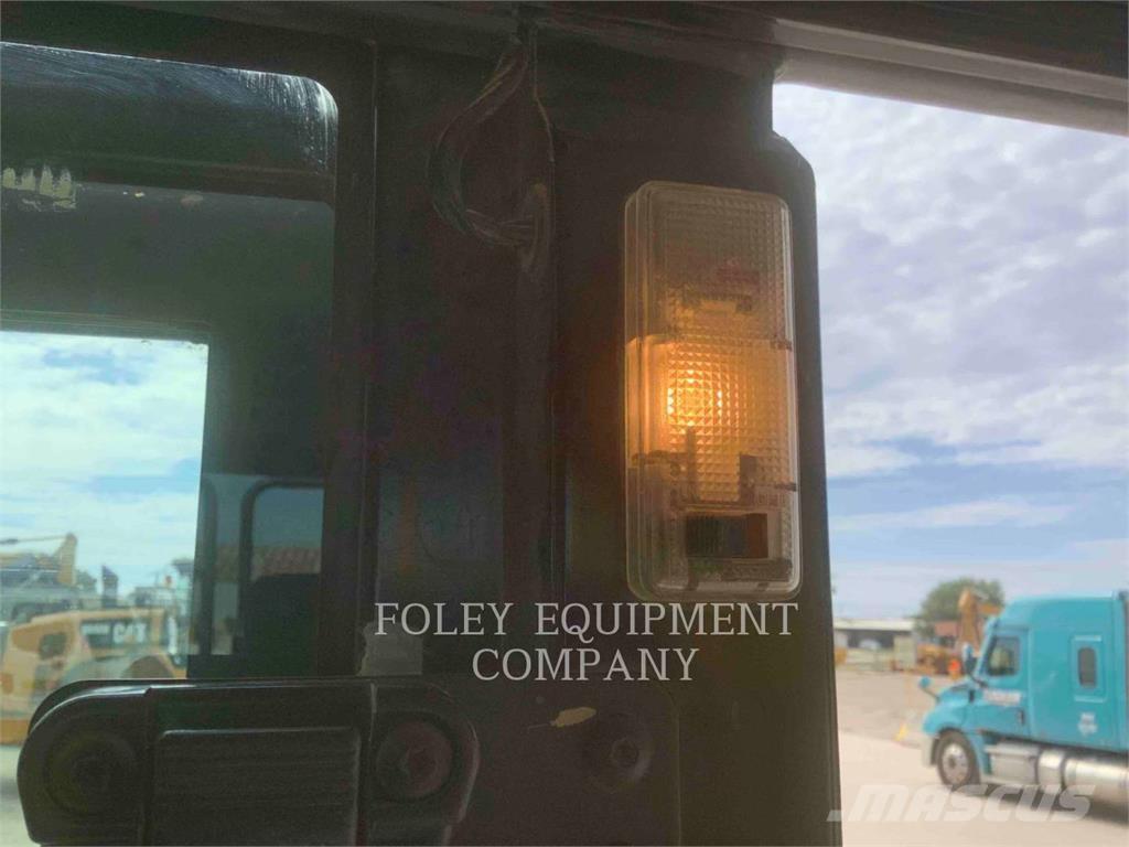 CAT 326FL9 حفارات زحافة