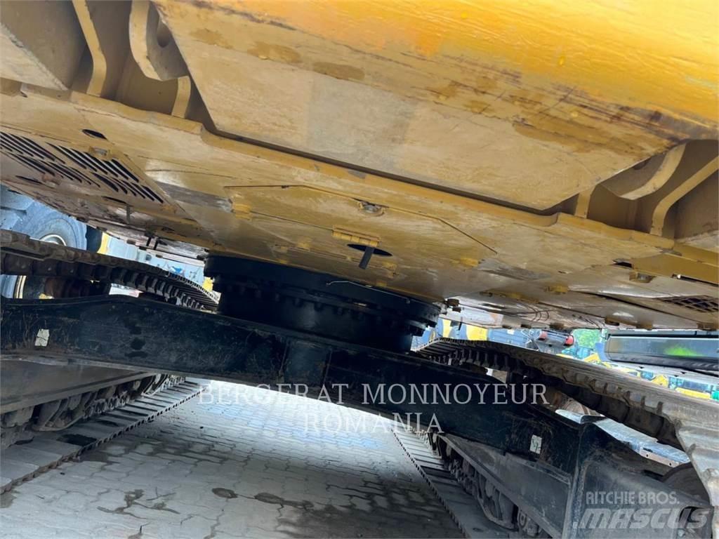 CAT 326FLN حفارات زحافة