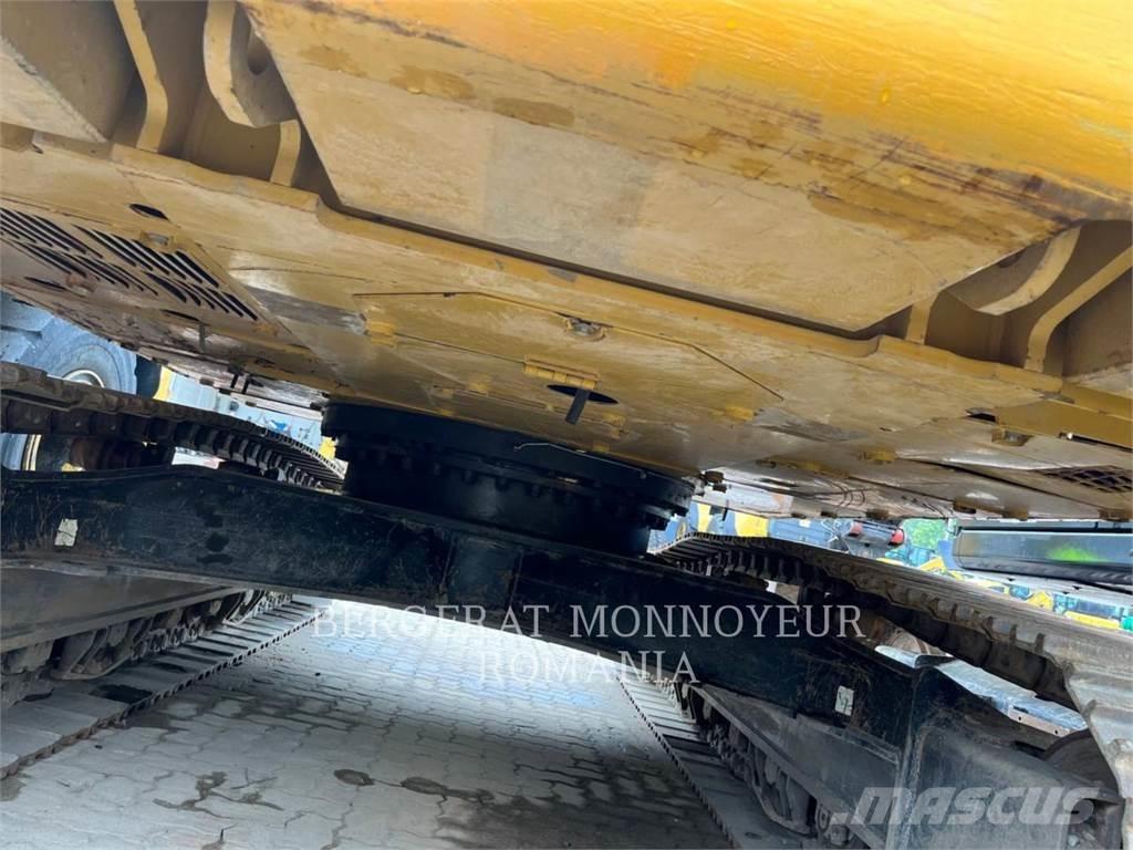 CAT 326FLN حفارات زحافة