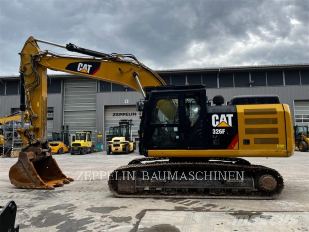 CAT 326FLN حفارات زحافة