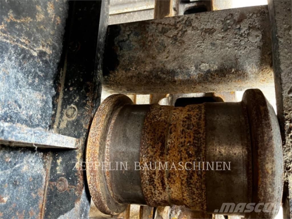CAT 326FLN حفارات زحافة
