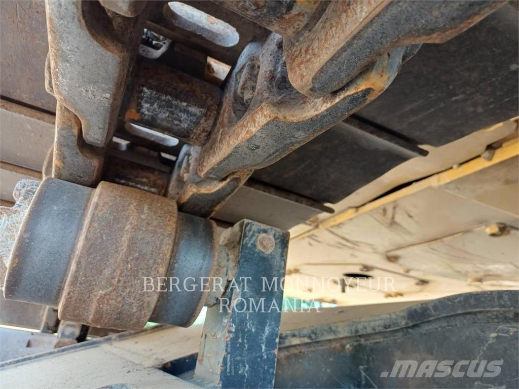 CAT 326FLN حفارات زحافة