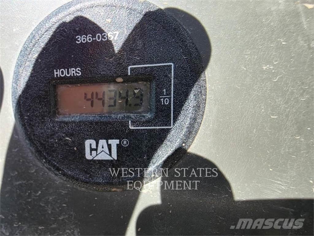CAT 328D حفارات زحافة