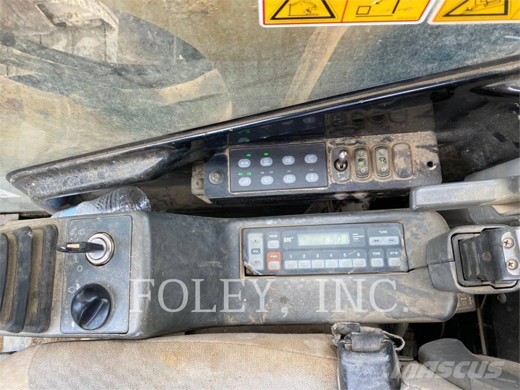CAT 328DLCR حفارات زحافة