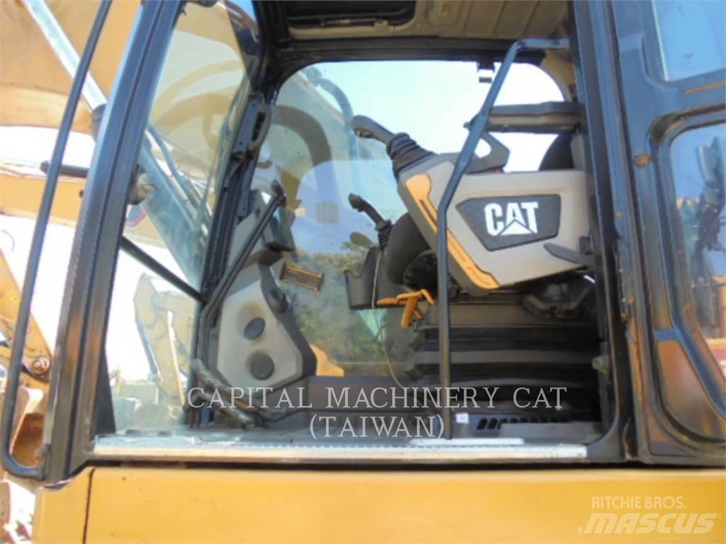 CAT 330-07 حفارات زحافة