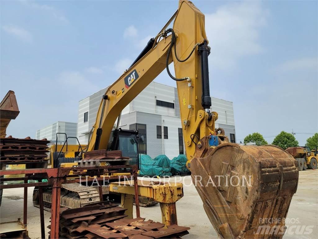 CAT 330-07 حفارات زحافة