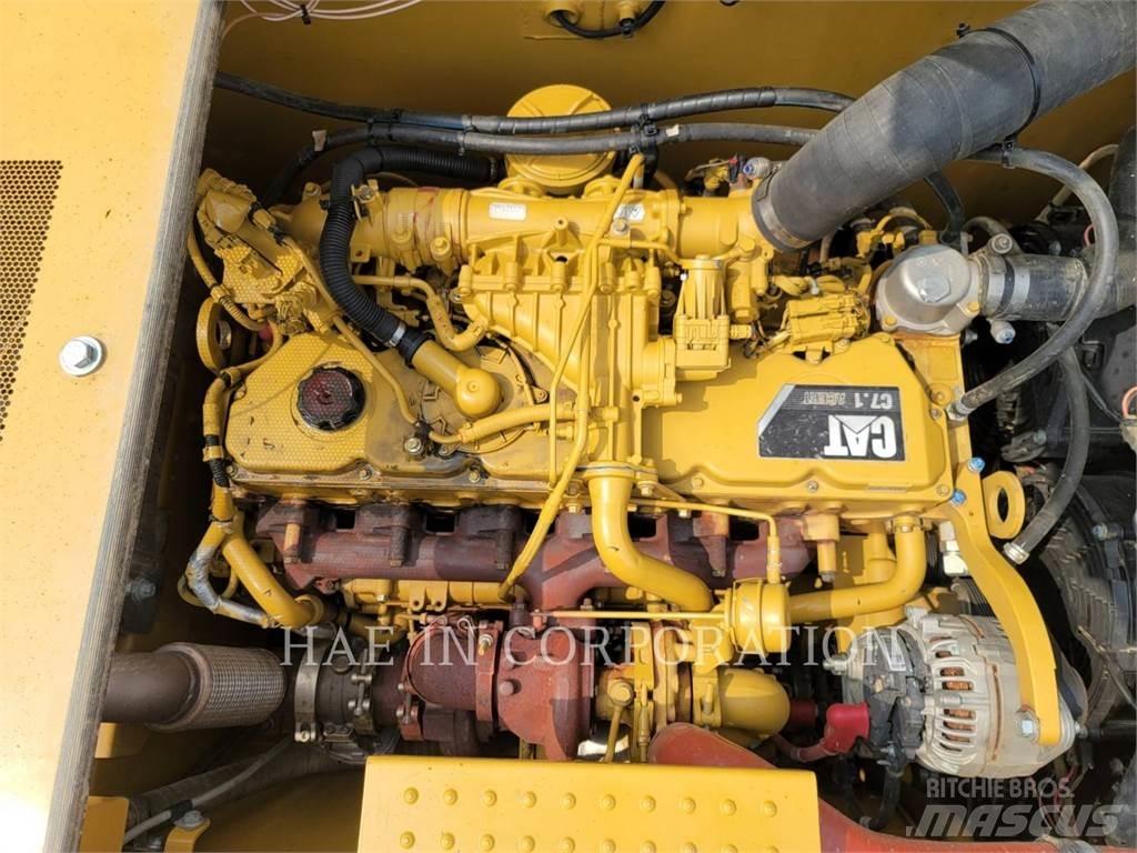 CAT 330-07 حفارات زحافة