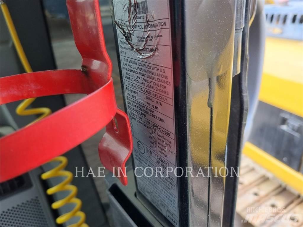 CAT 330-07 حفارات زحافة