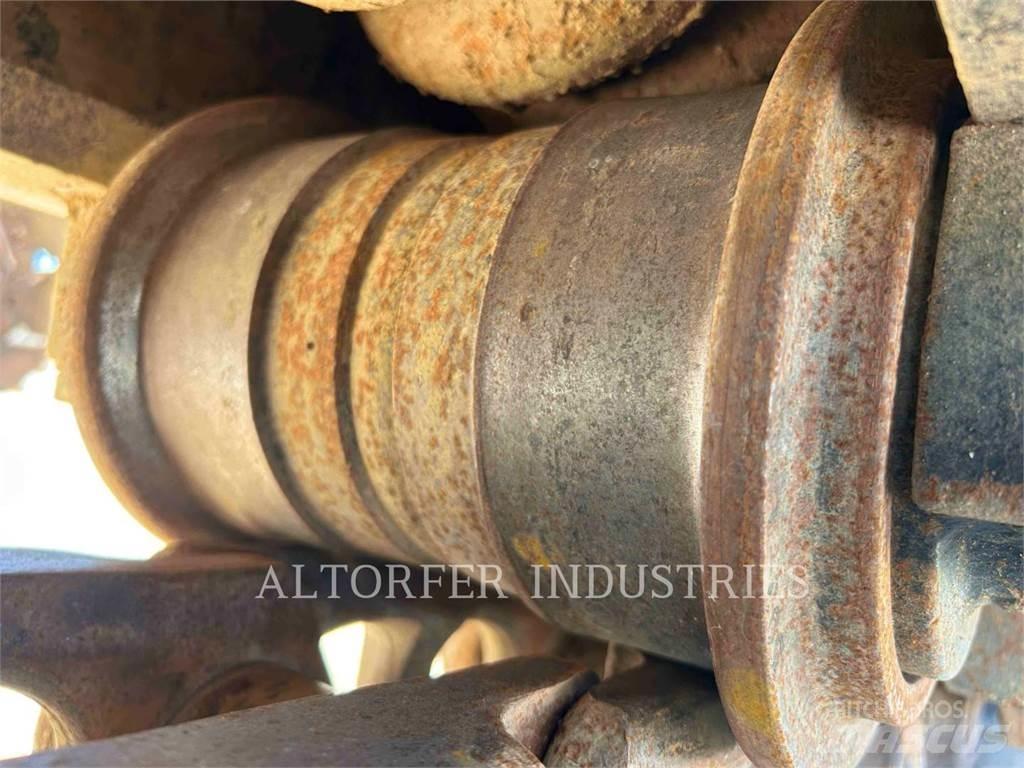 CAT 330-07 حفارات زحافة