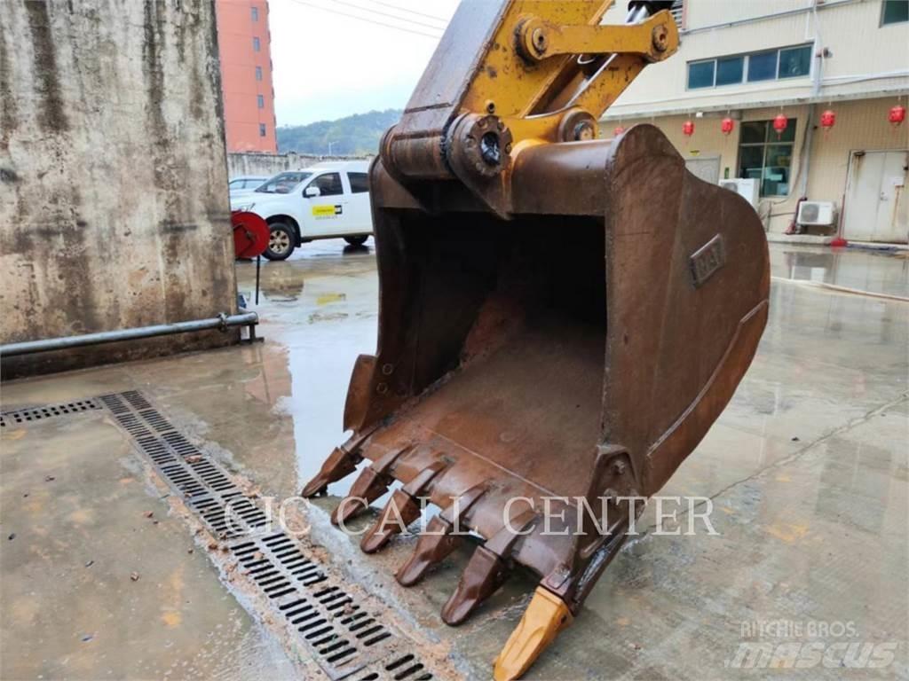 CAT 330-07 حفارات زحافة