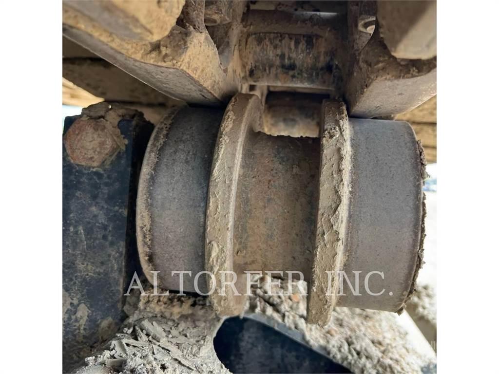 CAT 330-07 حفارات زحافة