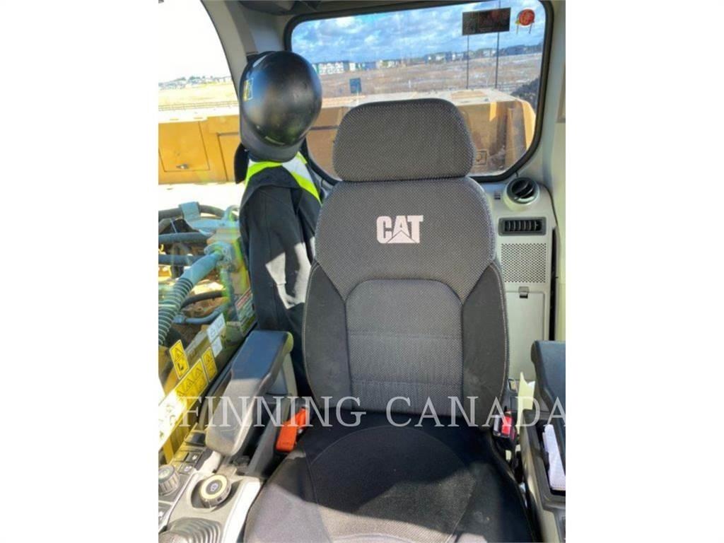 CAT 330-07 حفارات زحافة